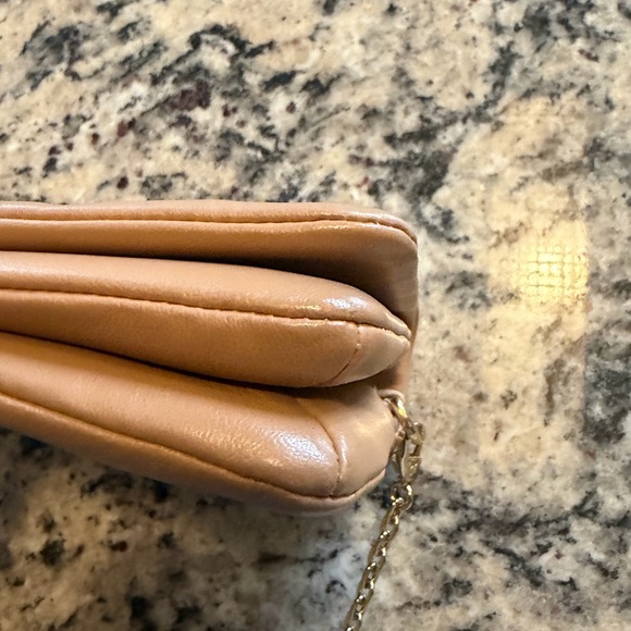 Louis Vuitton Coussin Pochette Leather Bag in Camel with Chunky Chain - Picture 9 of 9